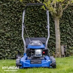 Hyundai 57021 Benzine Grasmaaier - 79,8cc - 4-takt - 400mm 19 Hyundai 57021 Benzine Grasmaaier - 79,8cc - 4-takt - 400mm -Winkel Voor Huishoudelijk Gereedschap 1a95256e580223ff5f87817b78202b14