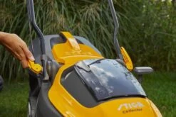 Stiga COLLECTOR 136e Kit Accu Grasmaaier Set (2x 2,0Ah) - 35L - 250m² 29 Stiga COLLECTOR 136e Kit Accu Grasmaaier Set (2x 2,0Ah) - 35L - 250m² -Winkel Voor Huishoudelijk Gereedschap 2be1e95fcd6cda95b8aecd12f2b7fae4