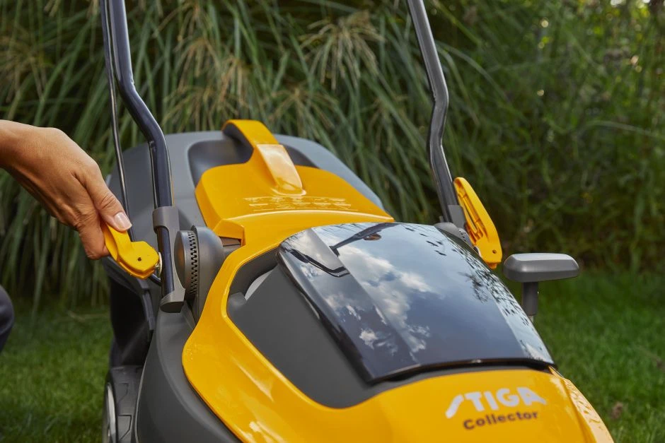 Stiga COLLECTOR 136e Kit Accu Grasmaaier Set (2x 2,0Ah) - 35L - 250m² 15 Stiga COLLECTOR 136e Kit Accu Grasmaaier Set (2x 2,0Ah) - 35L - 250m² - Afbeelding 13