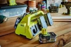 Ryobi RC18627 One+ 18V Laadstation Voor 6 Accu's -Winkel Voor Huishoudelijk Gereedschap 5af747aee4e41f1292993d4ebdf2f63e