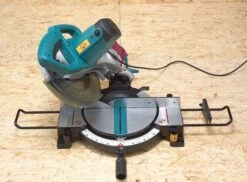 Makita MLS100 Afkortzaag - 1500W - 255 X 30mm -Winkel Voor Huishoudelijk Gereedschap 67bafbee195b33a2da1b35658d76d226