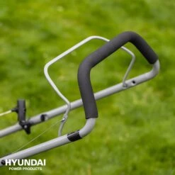 Hyundai 57021 Benzine Grasmaaier - 79,8cc - 4-takt - 400mm 17 Hyundai 57021 Benzine Grasmaaier - 79,8cc - 4-takt - 400mm -Winkel Voor Huishoudelijk Gereedschap 842388fd70d295fa414ce946c0f7eb45