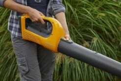 Stiga BL 100e Kit Accu Bladblazer Set (1x 4,0Ah) - 32m/s - 7,8m³/min -Winkel Voor Huishoudelijk Gereedschap 862a4b4cda8a64a80f83f7a7fe0bea4c
