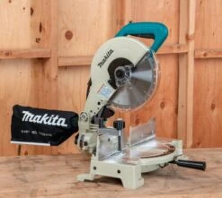 Makita LS1040 Afkortzaag - 1650W - 260 X 30mm - LS1040 7 Makita LS1040 Afkortzaag - 1650W - 260 X 30mm - LS1040 -Winkel Voor Huishoudelijk Gereedschap 9710174636580c91150ac3fe1e59f31a