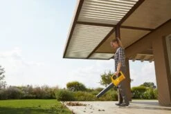 Stiga BL 100e Kit Accu Bladblazer Set (1x 4,0Ah) - 32m/s - 7,8m³/min -Winkel Voor Huishoudelijk Gereedschap ae66c6d86cba8413e32970b0a4e95b88