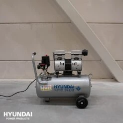 Hyundai 55754 Stille Compressor - 30L - 8bar -Winkel Voor Huishoudelijk Gereedschap bd5065f67039a74349c76ef8261e1bb4