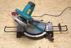 Makita MLS100 Afkortzaag - 1500W - 255 X 30mm -Winkel Voor Huishoudelijk Gereedschap df6d09f41bfdedb67aba56cbbeea9553