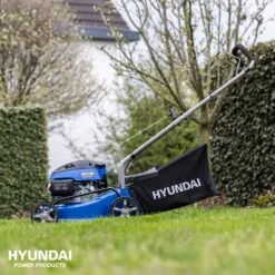 Hyundai 57021 Benzine Grasmaaier - 79,8cc - 4-takt - 400mm 16 Hyundai 57021 Benzine Grasmaaier - 79,8cc - 4-takt - 400mm -Winkel Voor Huishoudelijk Gereedschap df7ae086a2345e6499d4ba2dee5aadab