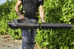 Stiga BL 980 R Benzine Bladblazer - 75,6cc - 2-takt - 100m/s - 25m³/min - 3,1kW 37 Stiga BL 980 R Benzine Bladblazer - 75,6cc - 2-takt - 100m/s - 25m³/min - 3,1kW -Winkel Voor Huishoudelijk Gereedschap e81f04dc2f6f8abe1e2aa9293de49a3c